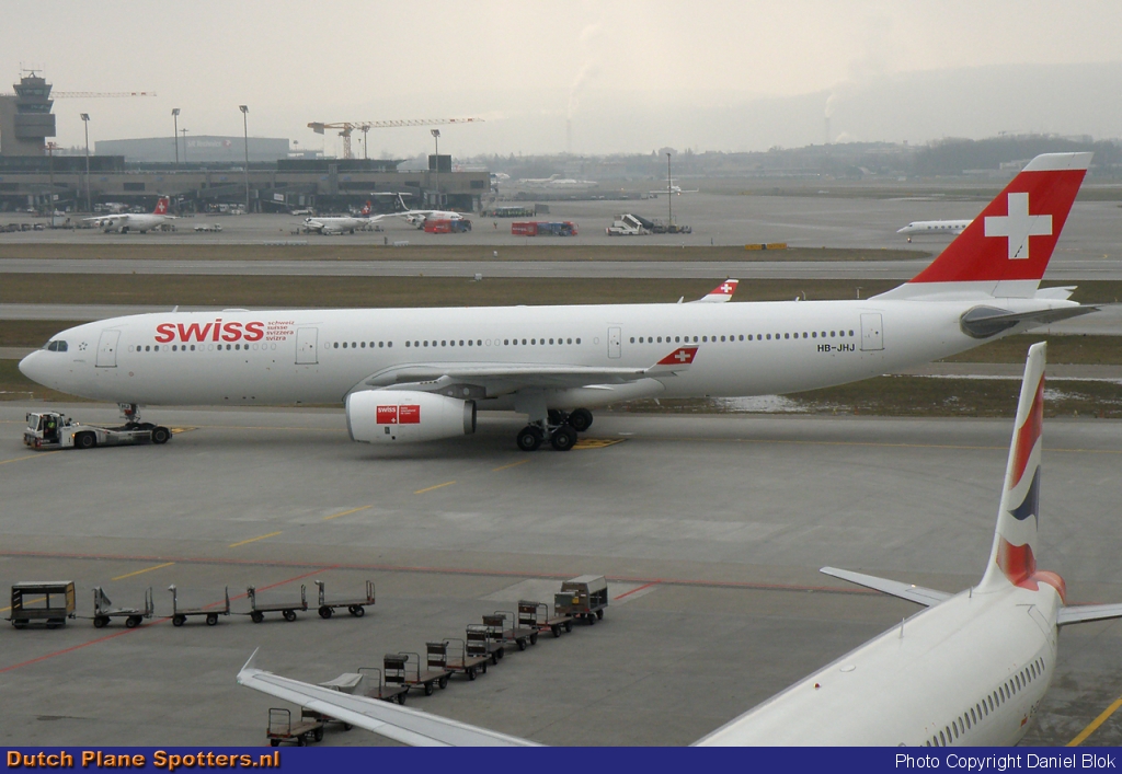 HB-JHJ Airbus A330-300 Swiss International Air Lines by Daniel Blok