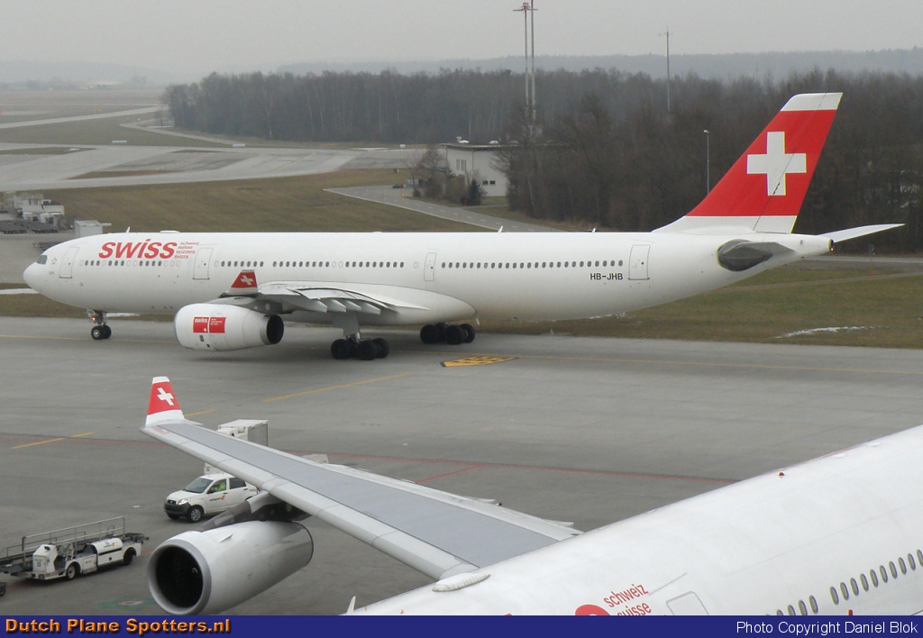HB-JHB Airbus A330-300 Swiss International Air Lines by Daniel Blok