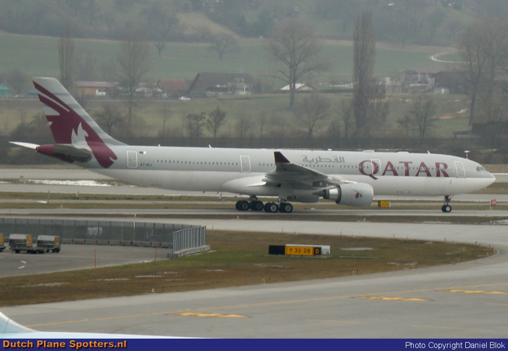 A7-AEJ Airbus A330-300 Qatar Airways by Daniel Blok