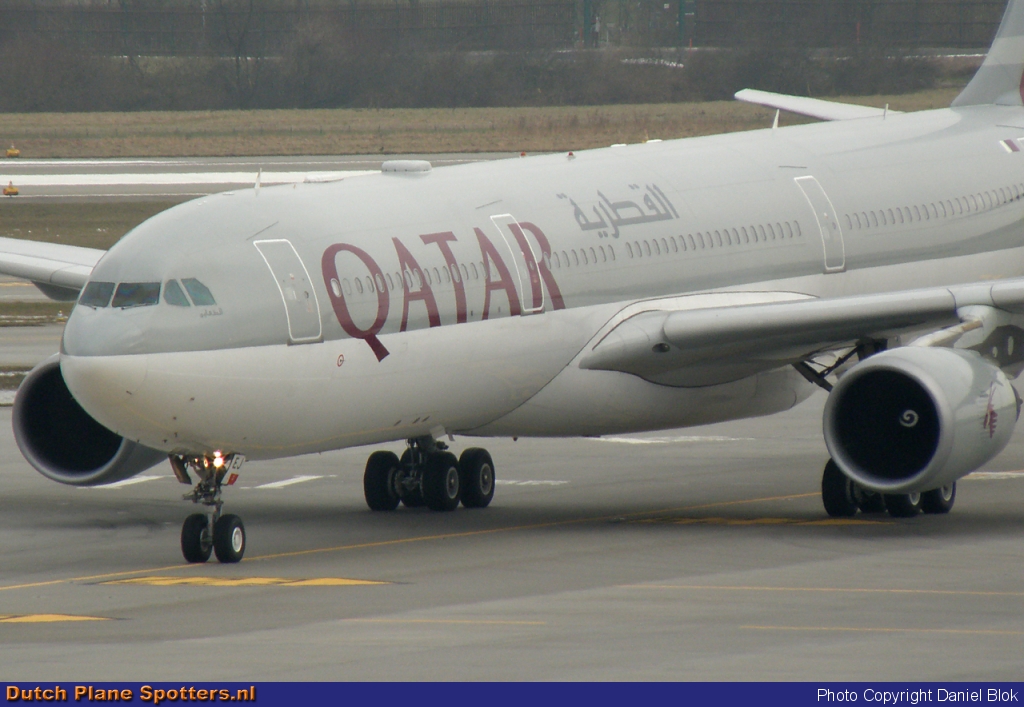 A7-AEJ Airbus A330-300 Qatar Airways by Daniel Blok