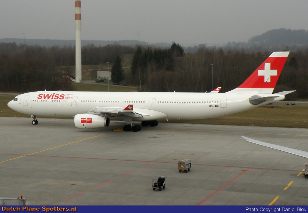 HB-JHI Airbus A330-300 Swiss International Air Lines by Daniel Blok