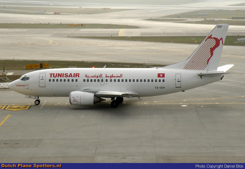 TS-IOH Boeing 737-500 Tunisair by Daniel Blok