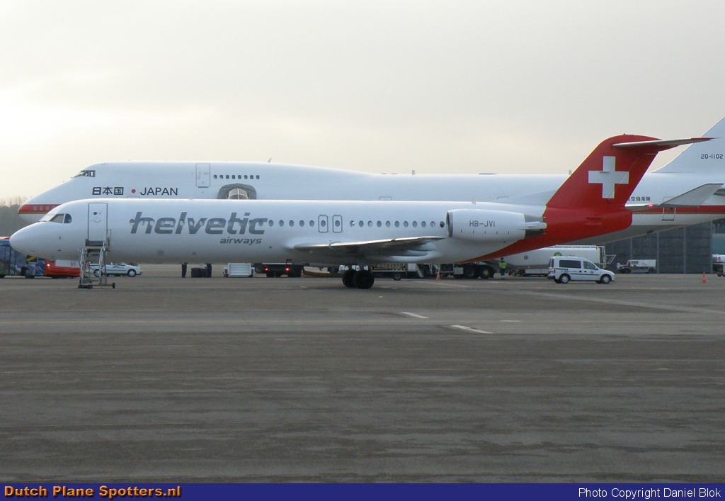 HB-JVI Fokker 100 Helvetic Airways by Daniel Blok