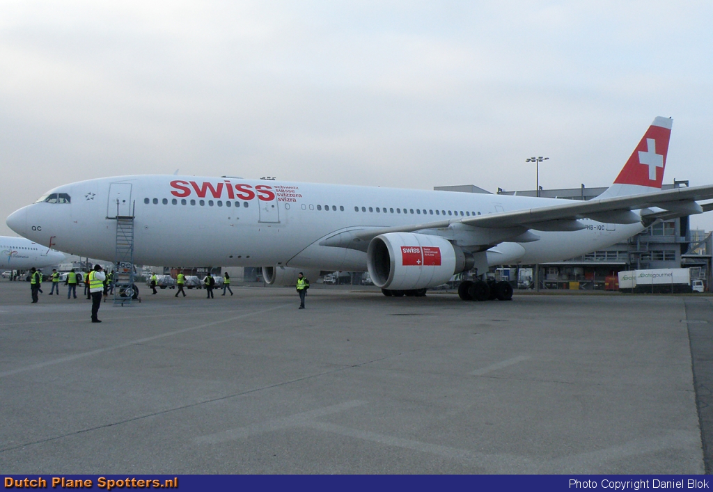HB-IQC Airbus A330-200 Swiss International Air Lines by Daniel Blok