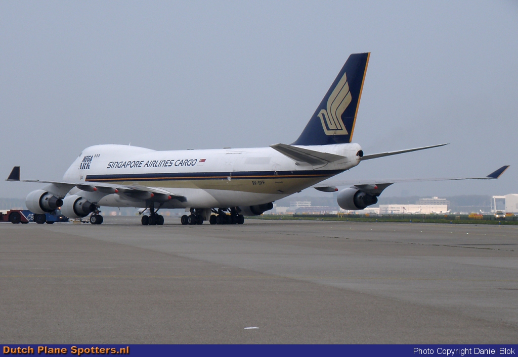 9V-SFF Boeing 747-400 Singapore Airlines Cargo by Daniel Blok