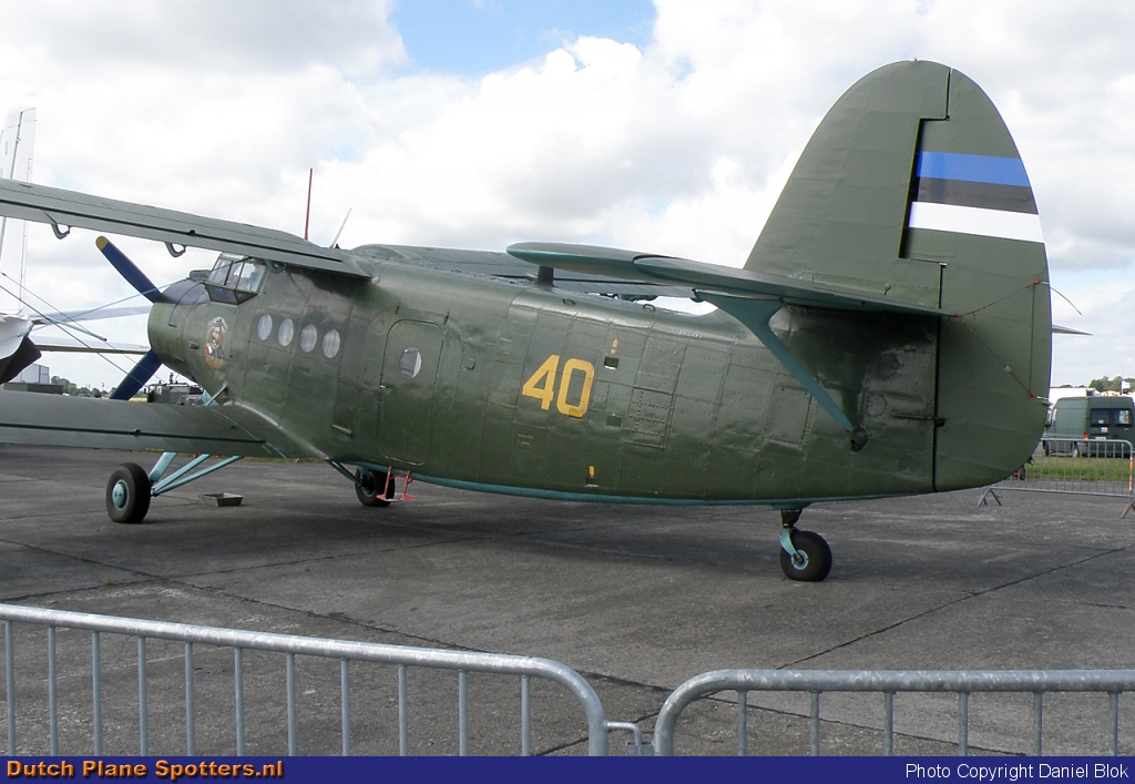 40 YELLOW Antonov An-2 MIL - Estonian Air Force by Daniel Blok