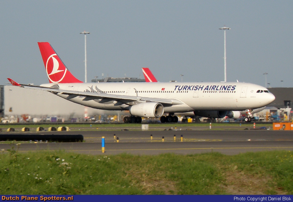 TC-JNM Airbus A330-300 Turkish Airlines by Daniel Blok