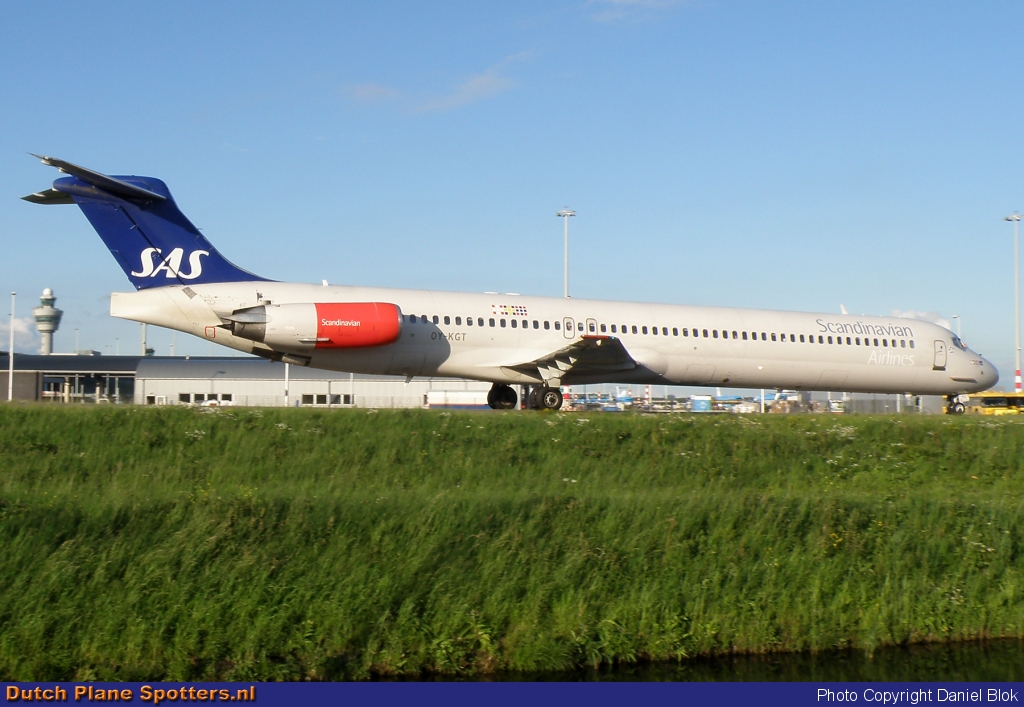 OY-KGT McDonnell Douglas MD-82 SAS Scandinavian Airlines by Daniel Blok