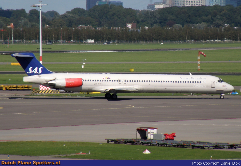 LN-ROP McDonnell Douglas MD-82 SAS Scandinavian Airlines by Daniel Blok