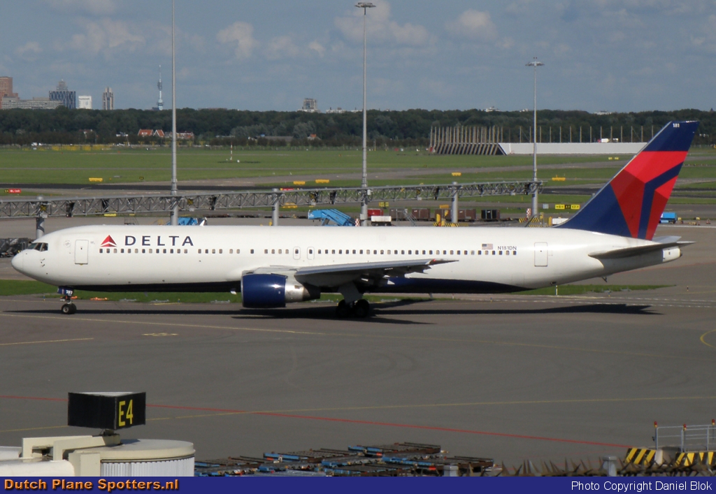N181DN Boeing 767-300 Delta Airlines by Daniel Blok