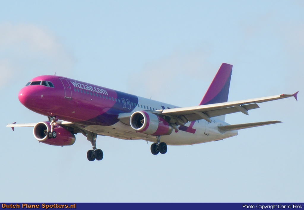 HA-LPT Airbus A320 Wizz Air by Daniel Blok