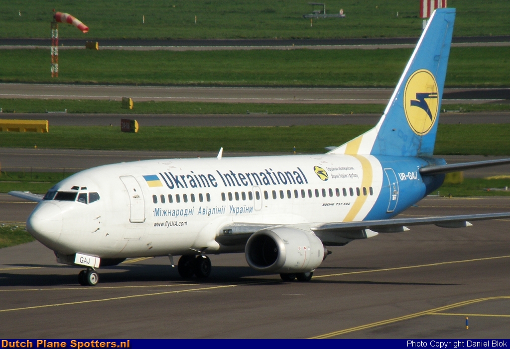 UR-GAJ Boeing 737-500 Ukraine International Airlines by Daniel Blok