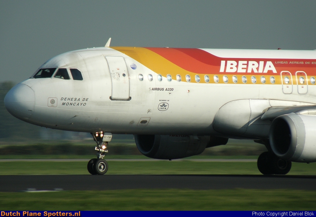 EC-FRG Airbus A320 Iberia by Daniel Blok