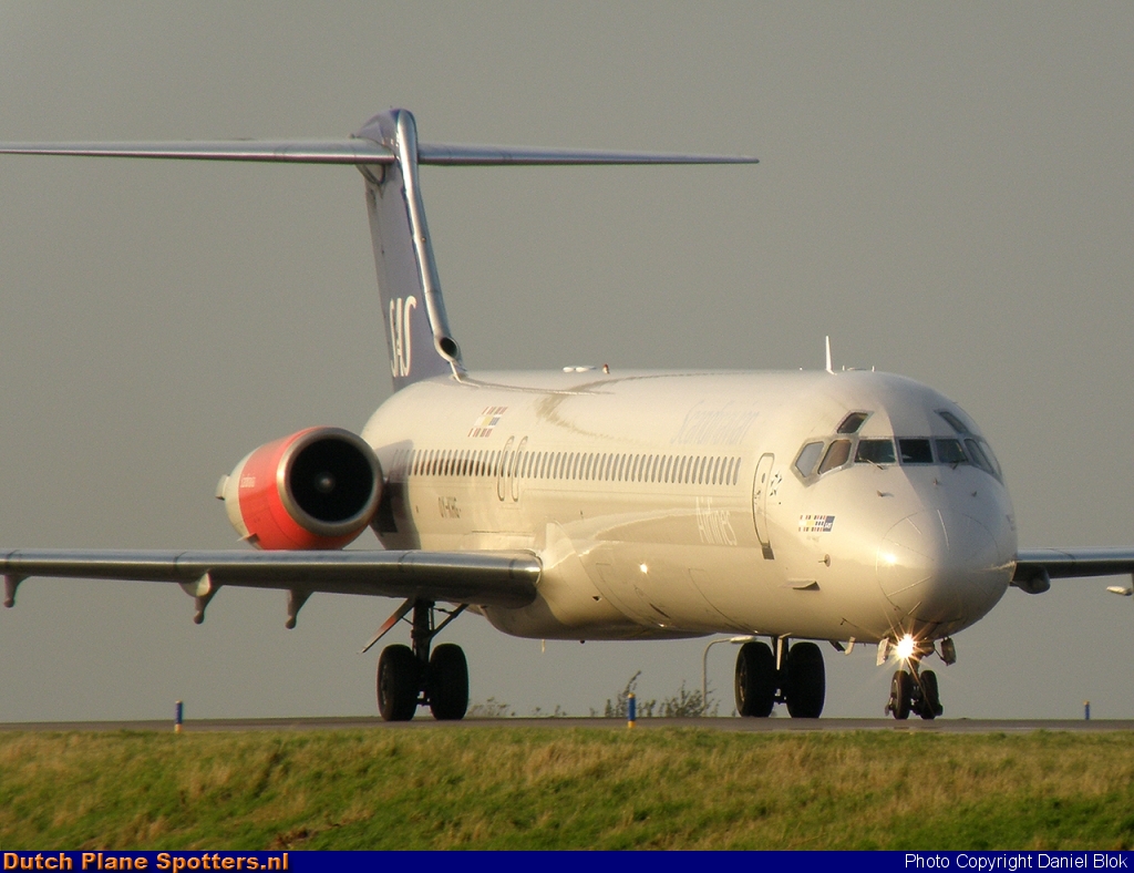 OY-KHG McDonnell Douglas MD-82 SAS Scandinavian Airlines by Daniel Blok
