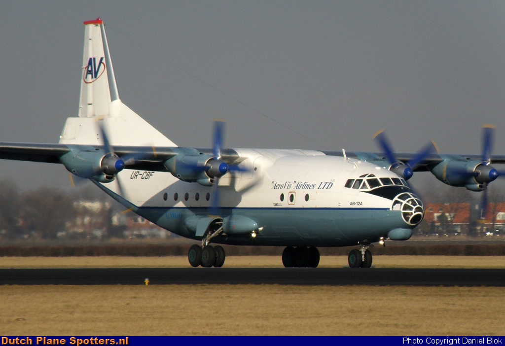 UR-CBF Antonov An-12 Aerovis Airlines by Daniel Blok