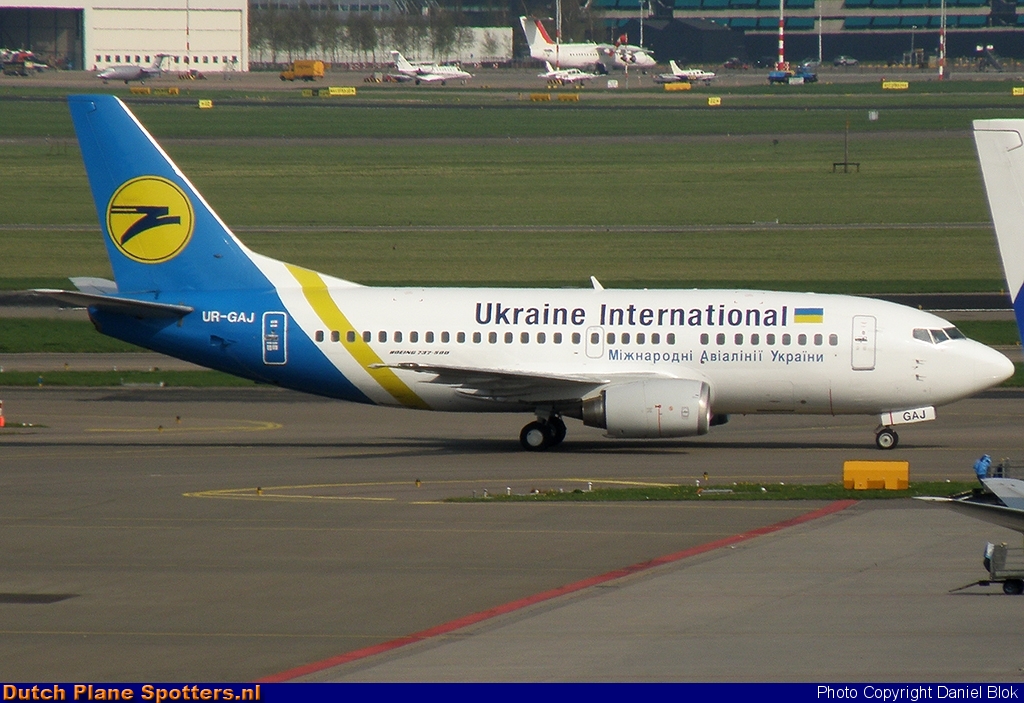 UR-GAJ Boeing 737-500 Ukraine International Airlines by Daniel Blok