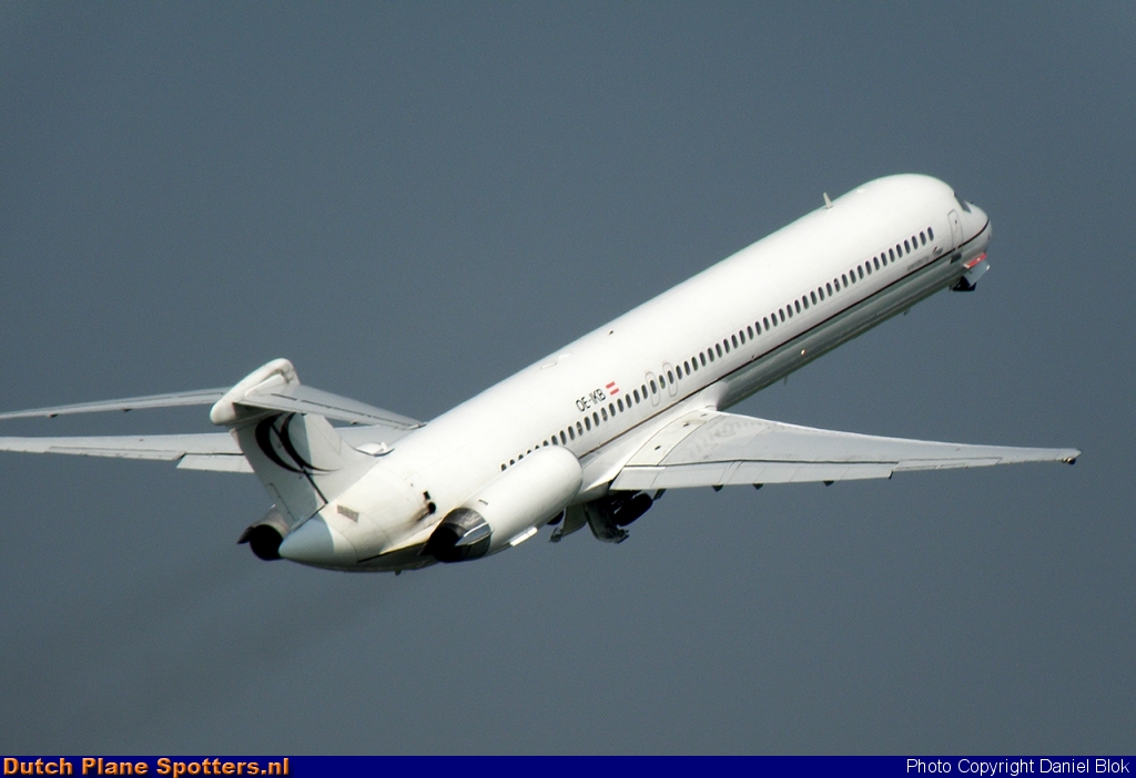 OE-IKB McDonnell Douglas MD-83 MAP Executive Flightservice by Daniel Blok