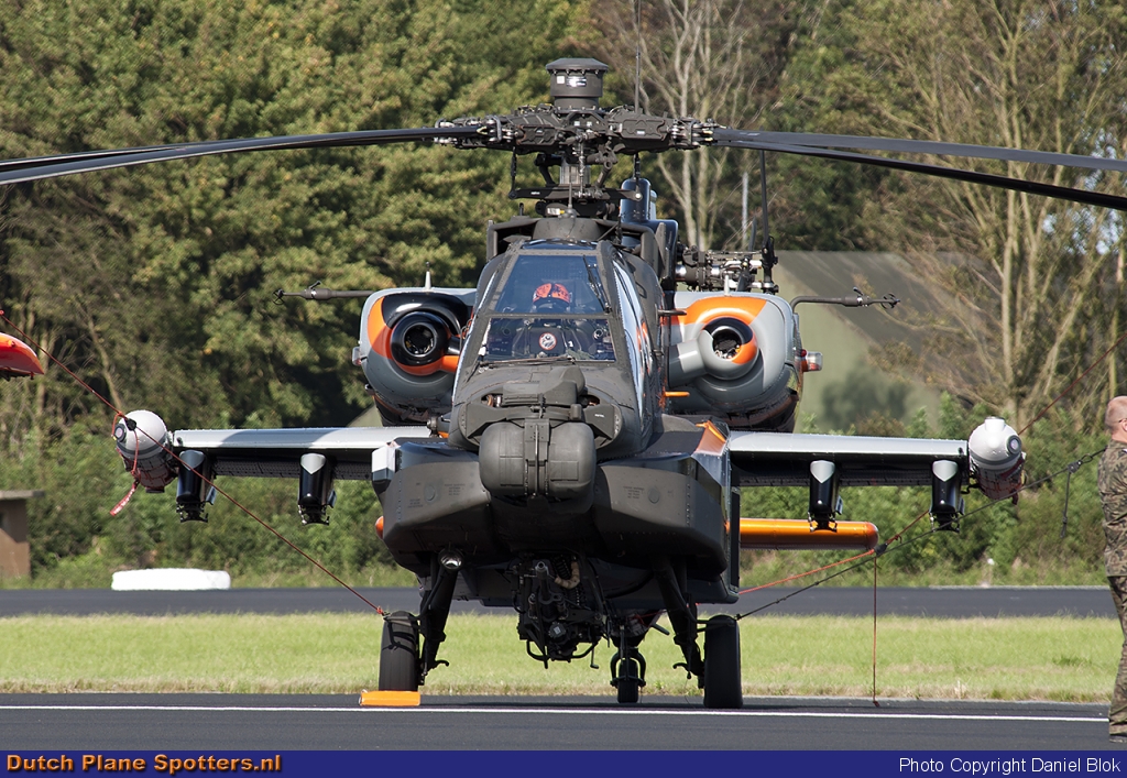 Q-17 Boeing AH-64 Apache MIL - Dutch Royal Air Force by Daniel Blok