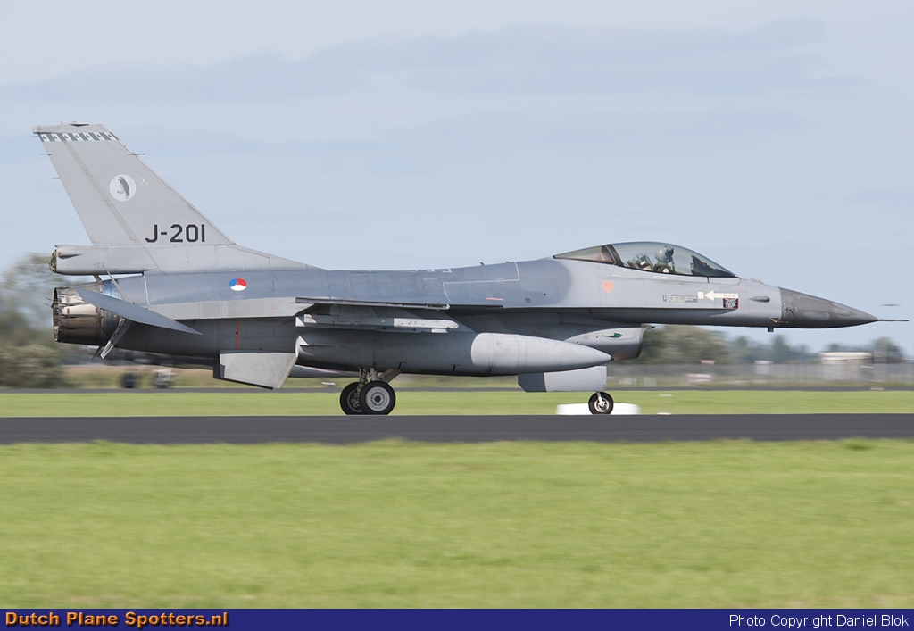 J-201 General Dynamics F-16 Fighting Falcon MIL - Dutch Royal Air Force by Daniel Blok