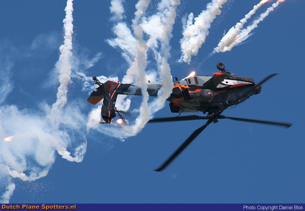 Q-17 Boeing AH-64 Apache MIL - Dutch Royal Air Force by Daniel Blok