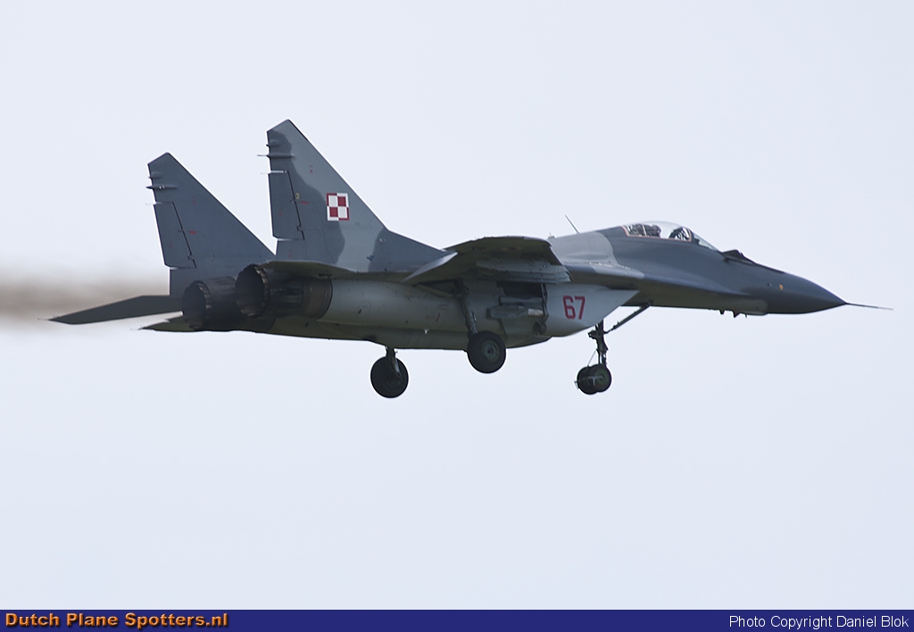 67RED Mikoyan-Gurevich MiG-29 MIL - Polish Air Force by Daniel Blok