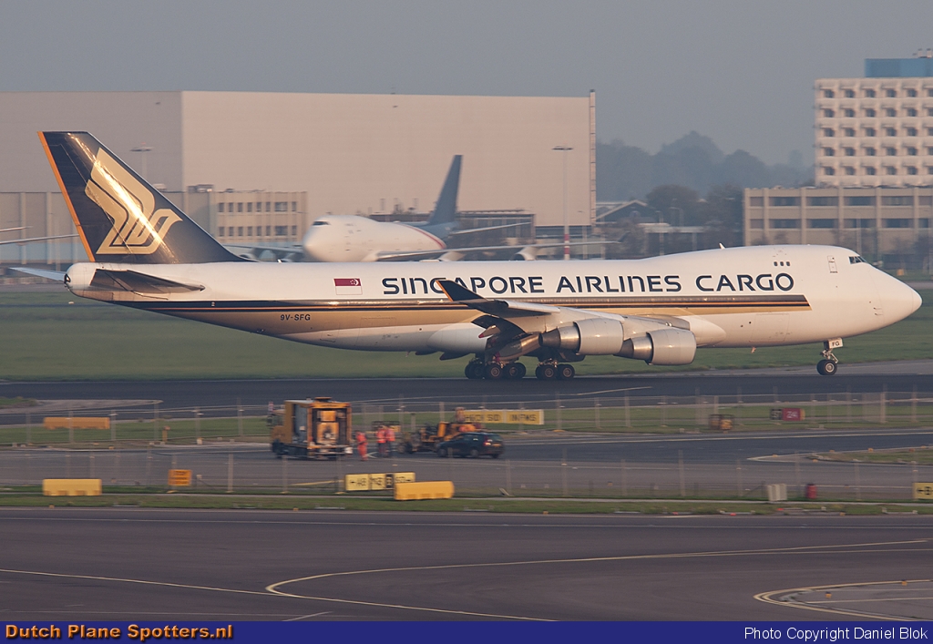 9V-SFG Boeing 747-400 Singapore Airlines Cargo by Daniel Blok