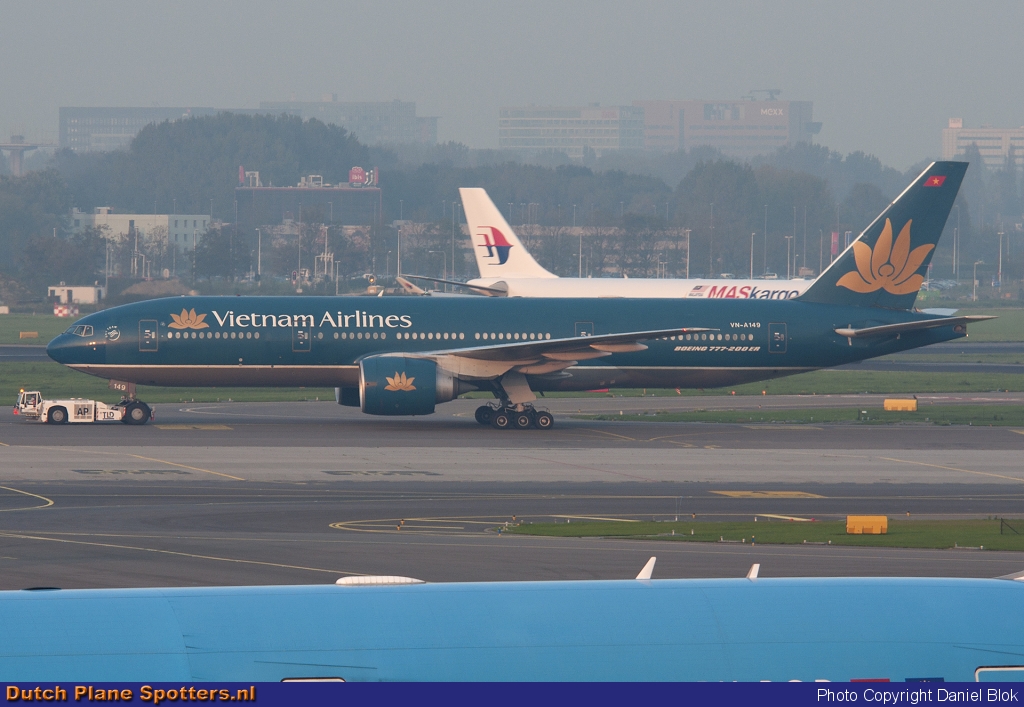 VN-A149 Boeing 777-200 Vietnam Airlines by Daniel Blok