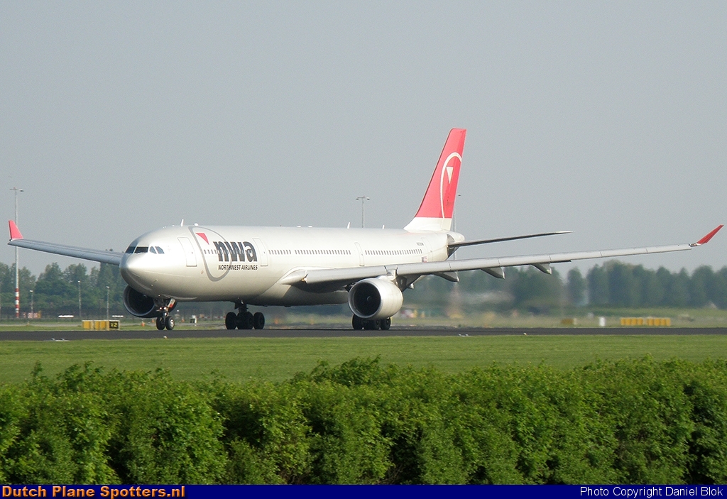 N806NW Airbus A330-300 Northwest Airlines by Daniel Blok