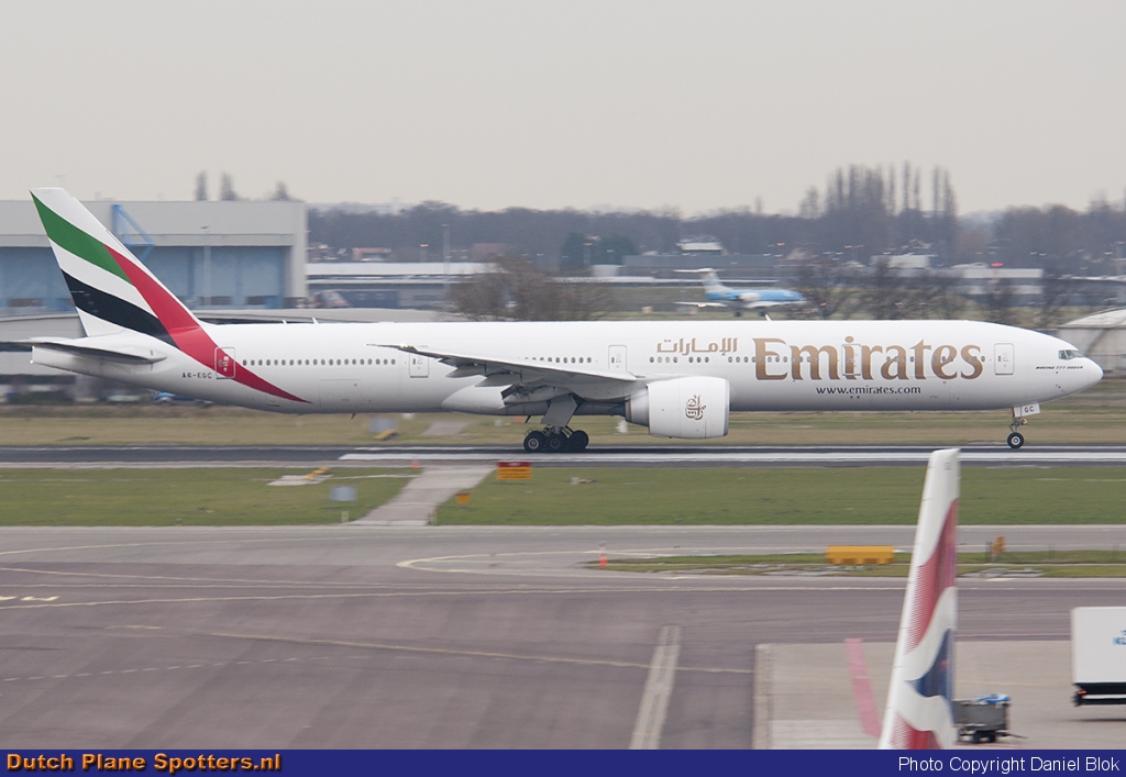 A6-EGC Boeing 777-300 Emirates by Daniel Blok