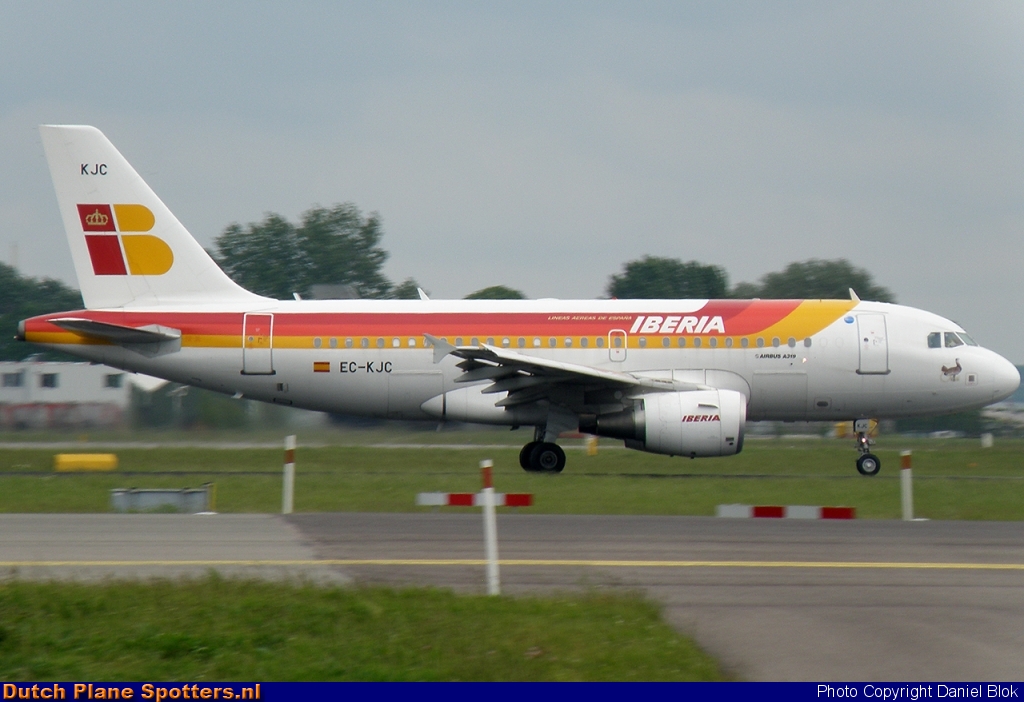 EC-KJC Airbus A319 Iberia by Daniel Blok
