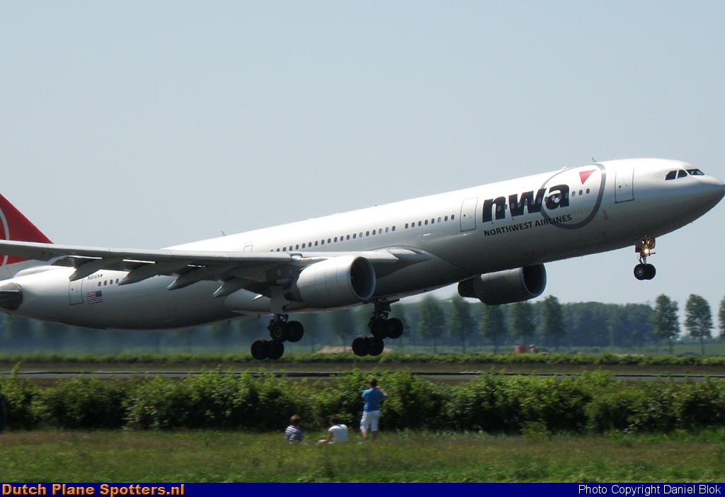 N816NW Airbus A330-300 Northwest Airlines by Daniel Blok