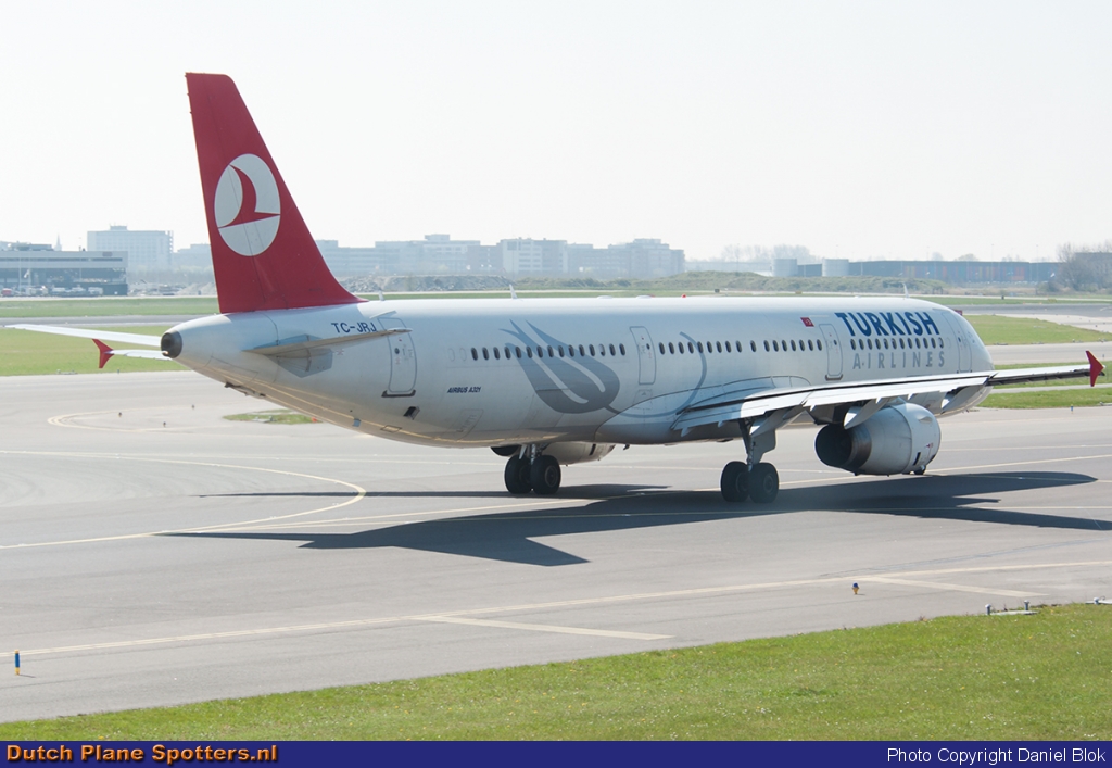 TC-JRJ Airbus A321 Turkish Airlines by Daniel Blok
