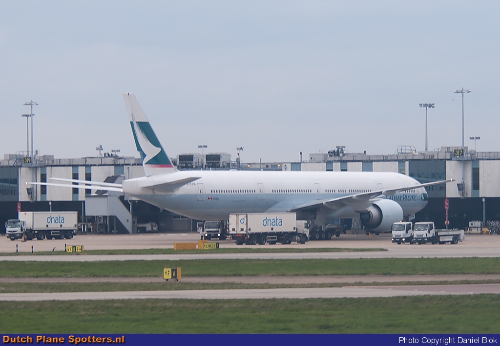 B-KPW Boeing 777-300 Cathay Pacific by Daniel Blok