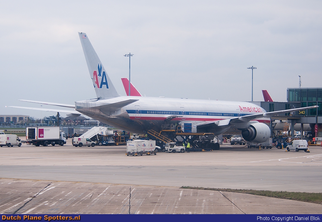 N758AN Boeing 777-200 American Airlines by Daniel Blok