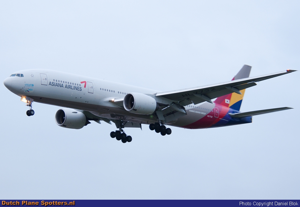 HL7732 Boeing 777-200 Asiana Airlines by Daniel Blok
