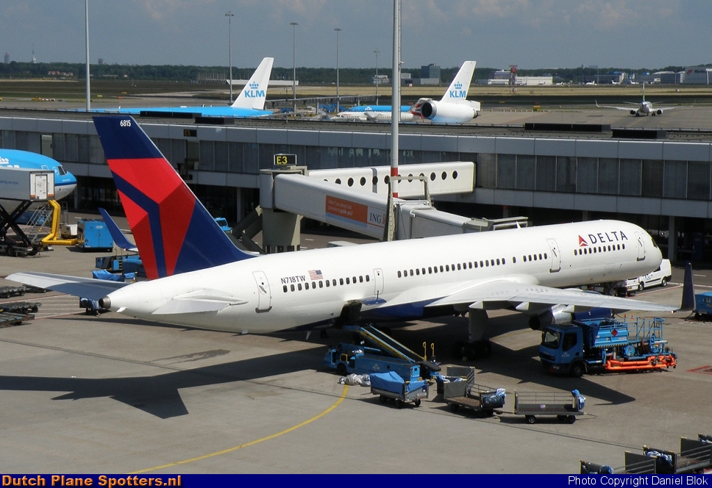 N718TW Boeing 757-200 Delta Airlines by Daniel Blok