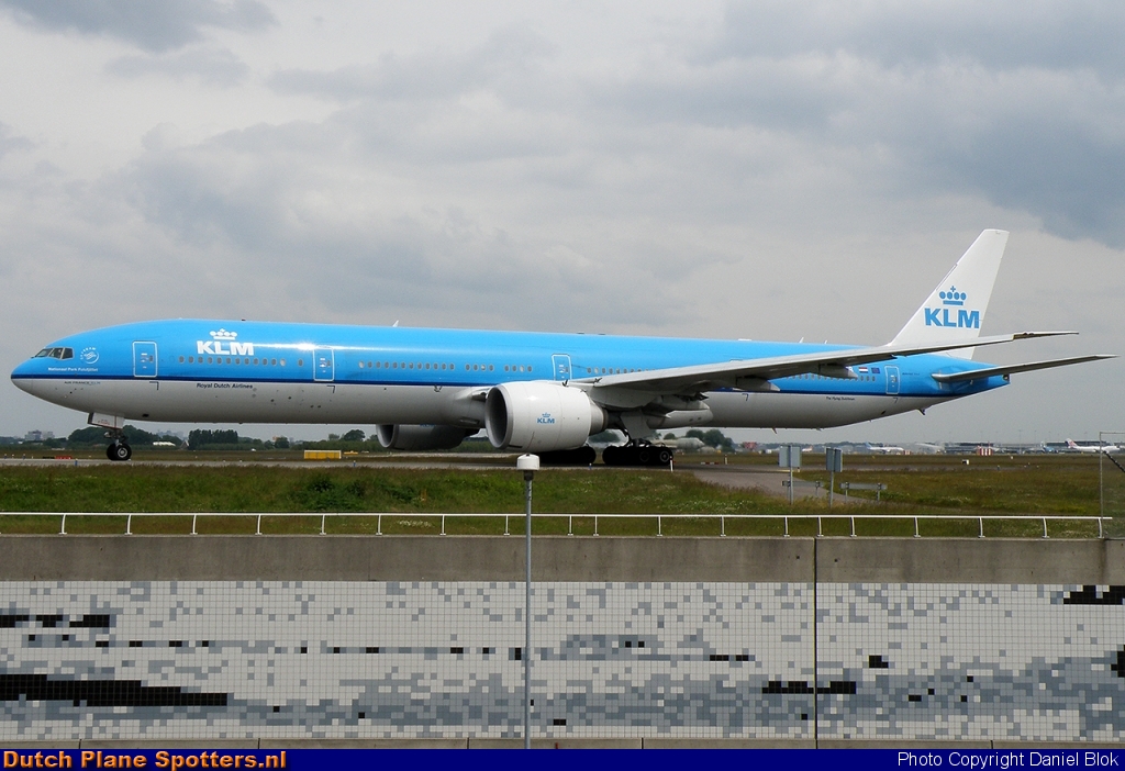 PH-BVB Boeing 777-300 KLM Royal Dutch Airlines by Daniel Blok