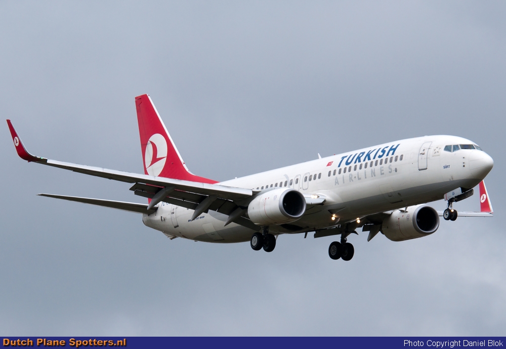 TC-JGI Boeing 737-800 Turkish Airlines by Daniel Blok