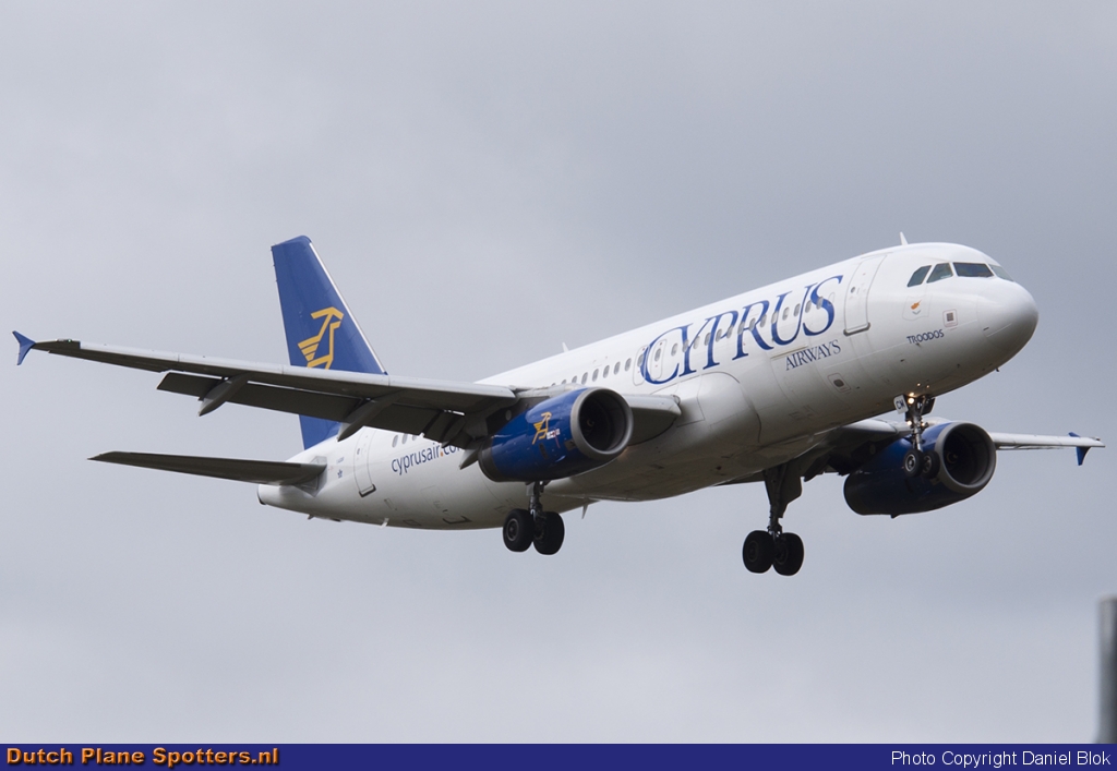 5B-DCM Airbus A320 Cyprus Airways by Daniel Blok