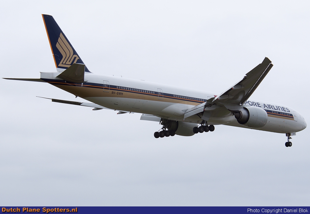 9V-SWH Boeing 777-300 Singapore Airlines by Daniel Blok