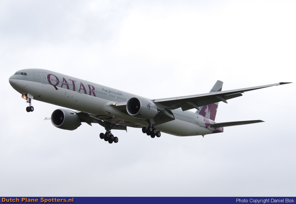 A7-BAC Boeing 777-300 Qatar Airways by Daniel Blok