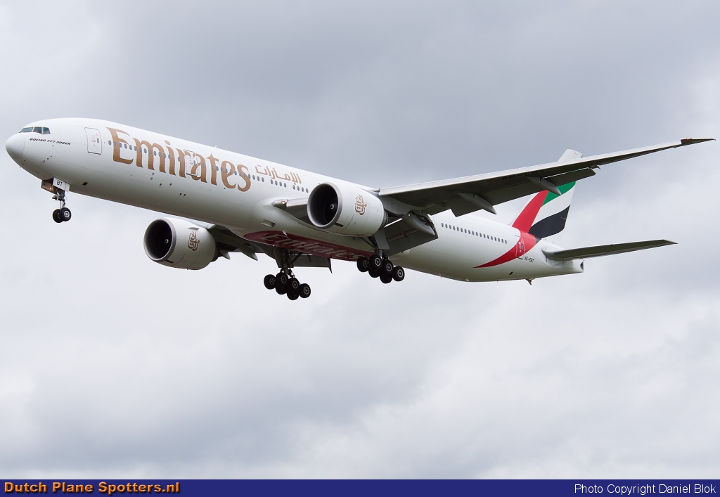 A6-EBT Boeing 777-300 Emirates by Daniel Blok