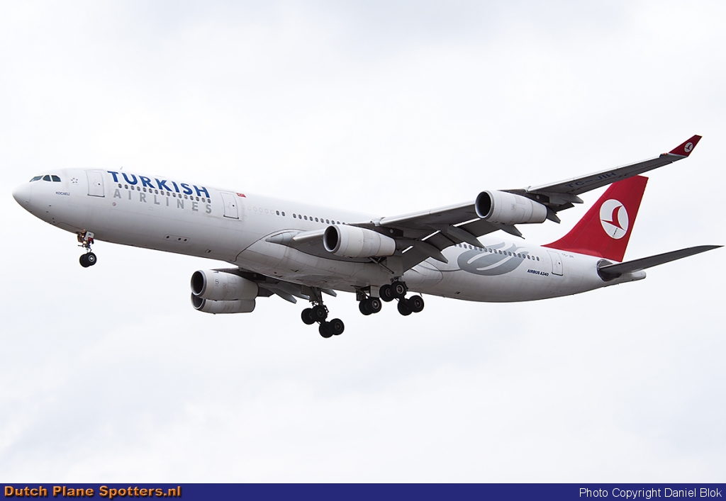 TC-JIH Airbus A340-300 Turkish Airlines by Daniel Blok