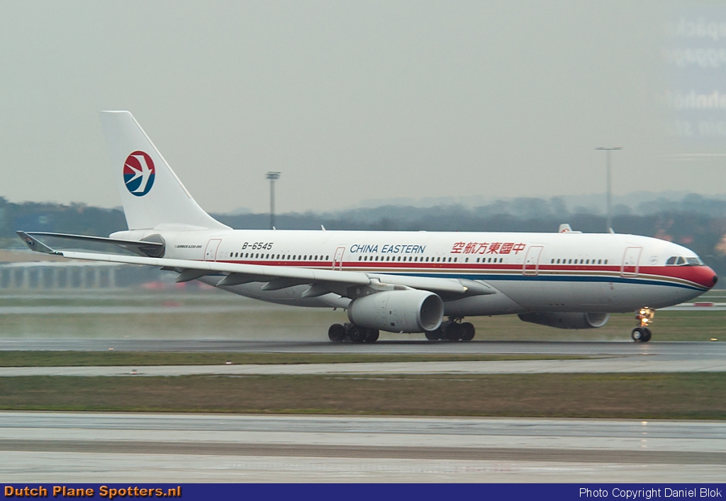 B-6545 Airbus A330-200 China Eastern Airlines by Daniel Blok