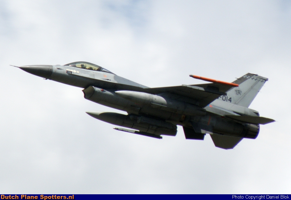 J-014 General Dynamics F-16 Fighting Falcon MIL - Dutch Royal Air Force by Daniel Blok