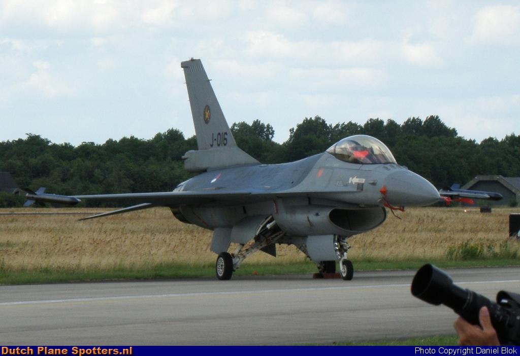 J-016 General Dynamics F-16 Fighting Falcon MIL - Dutch Royal Air Force by Daniel Blok