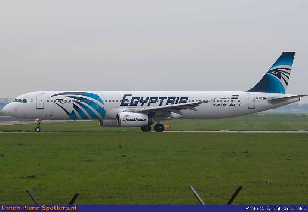 SU-GBW Airbus A321 Egypt Air by Daniel Blok