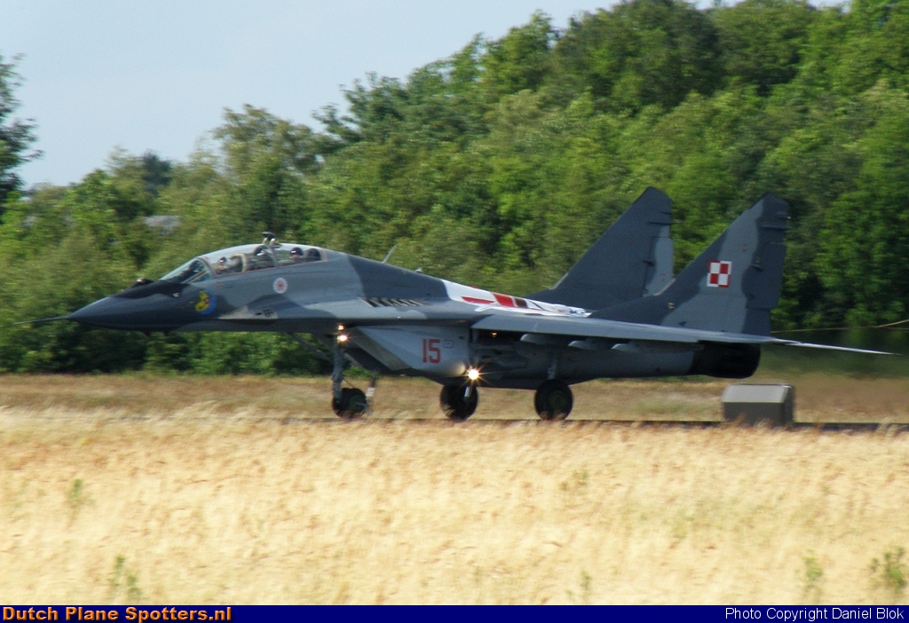 15RED Mikoyan-Gurevich MiG-29 MIL - Polish Air Force by Daniel Blok