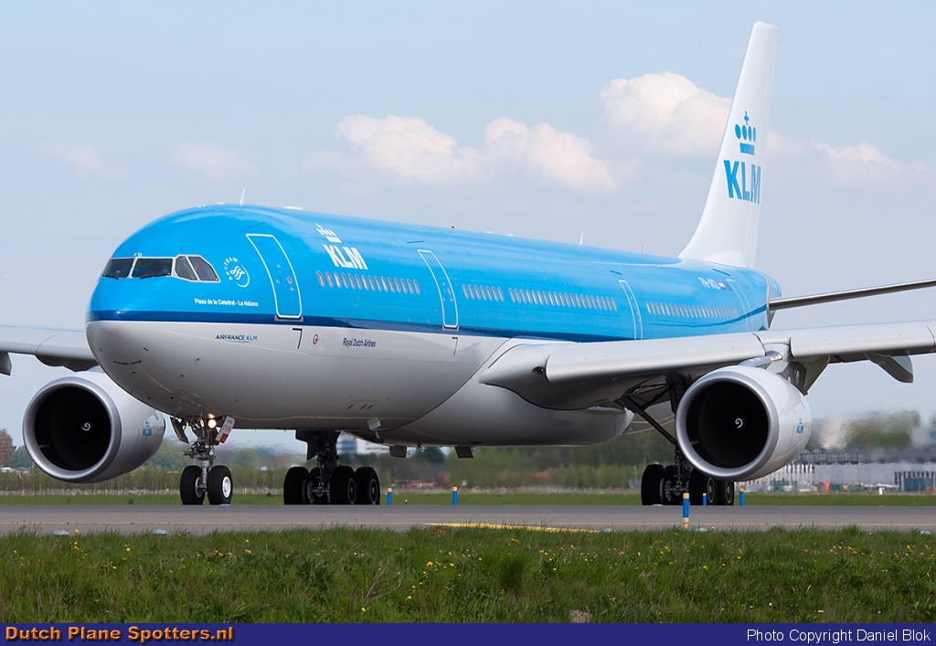 PH-AKD Airbus A330-300 KLM Royal Dutch Airlines by Daniel Blok