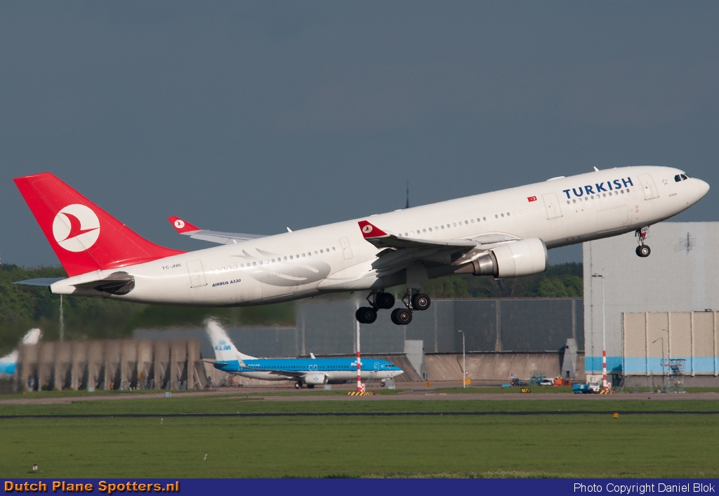 TC-JNB Airbus A330-200 Turkish Airlines by Daniel Blok
